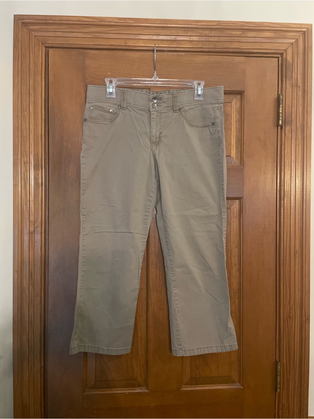 Bandolino Boheme Women’s Straight-Leg Tan‎ Capri Pants, Stretch Waist, Size 8
